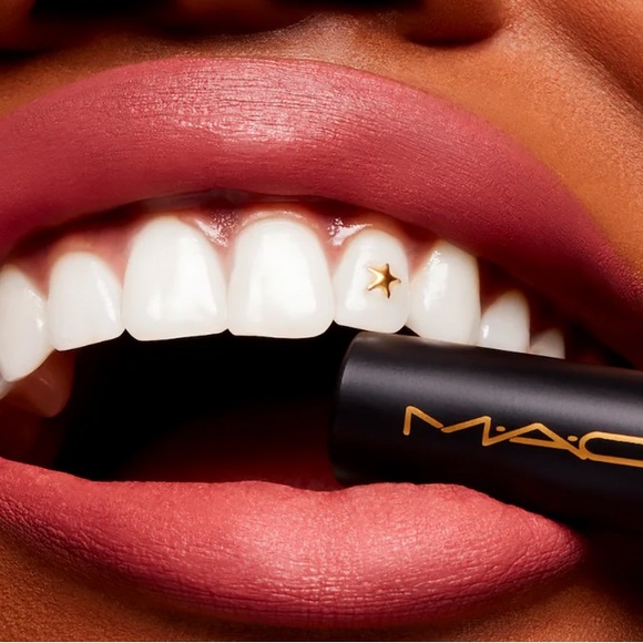 NIB MAC Powder Kiss Velvet Blur Slim Lipstick in PEPPERY PINK - Picture 6 of 9